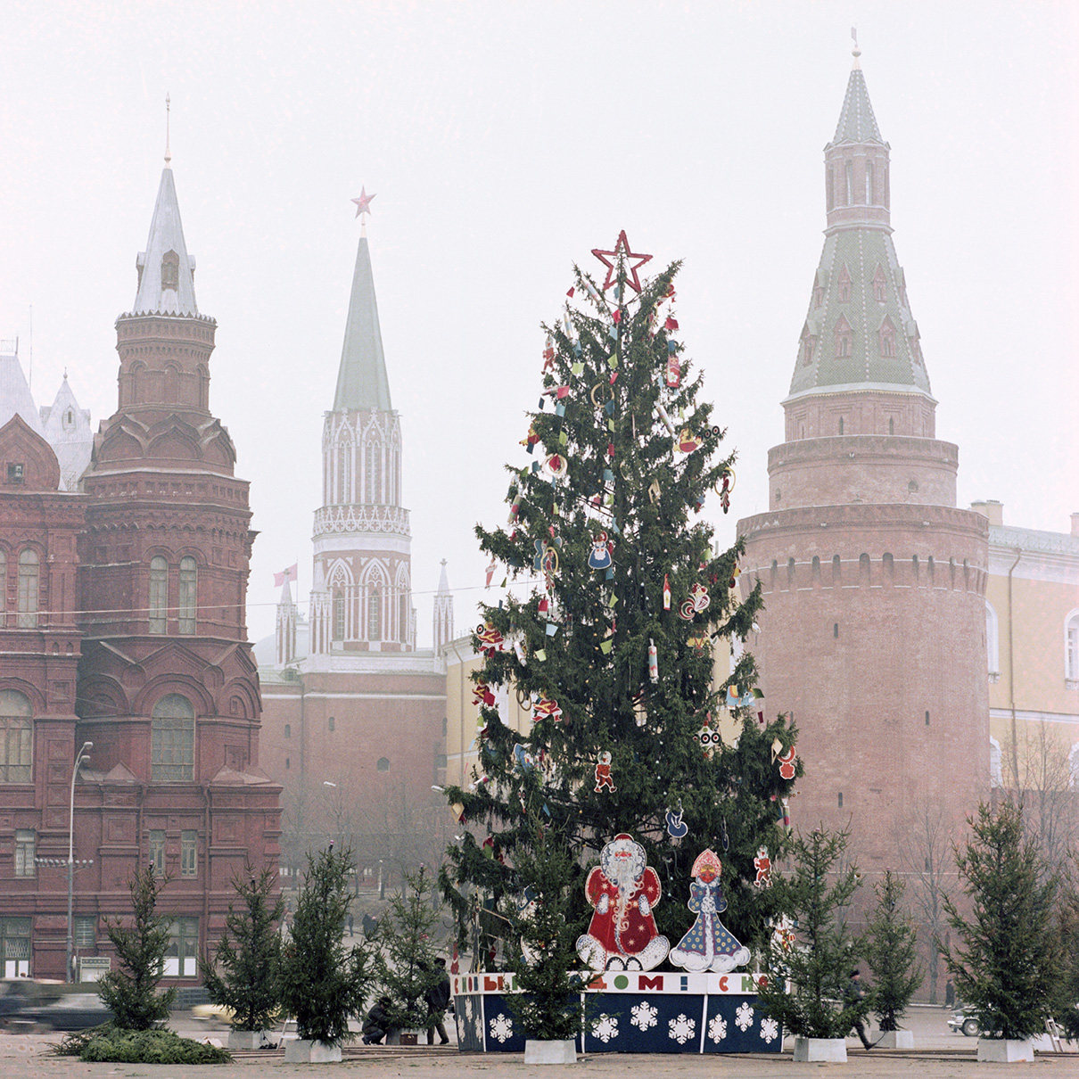 Новогодняя елка на площади 50-летия Октября. 1983 год