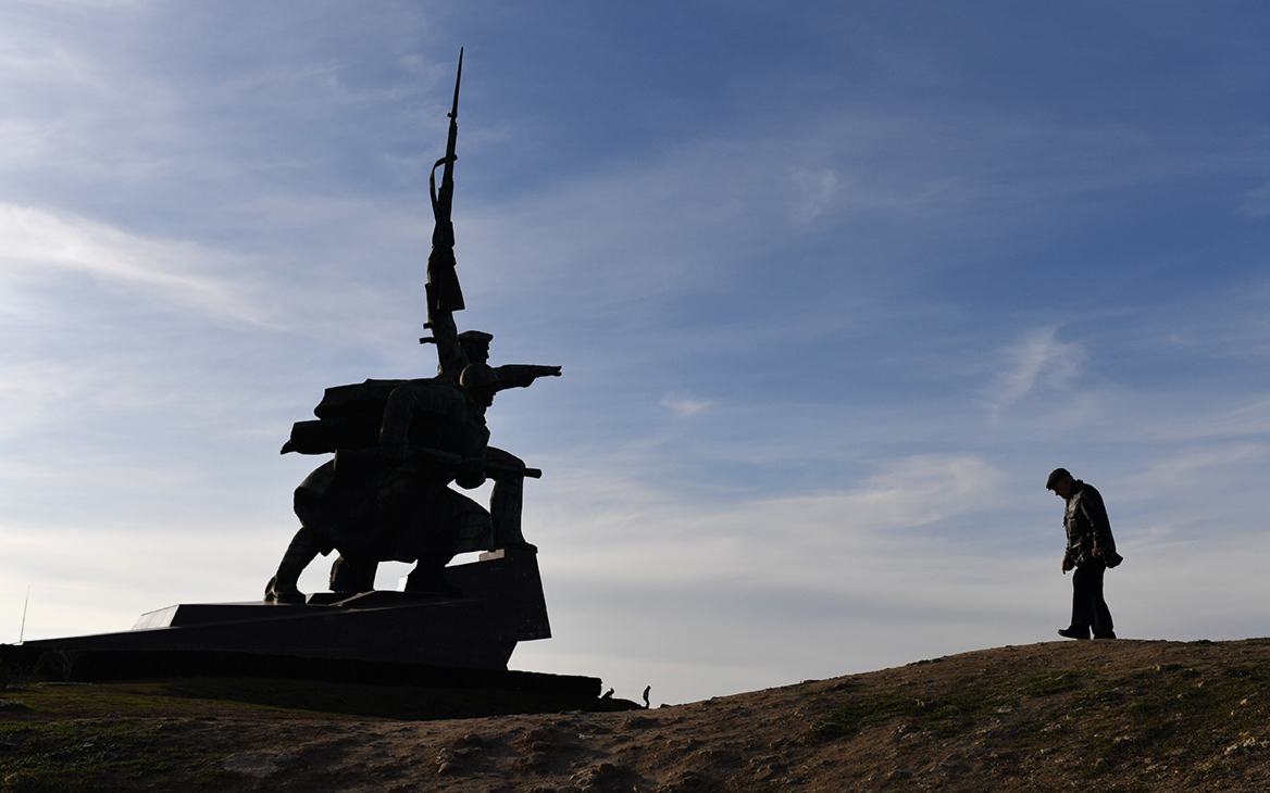 В Севастополе завели дело после повреждения памятника «Матрос и Солдат»