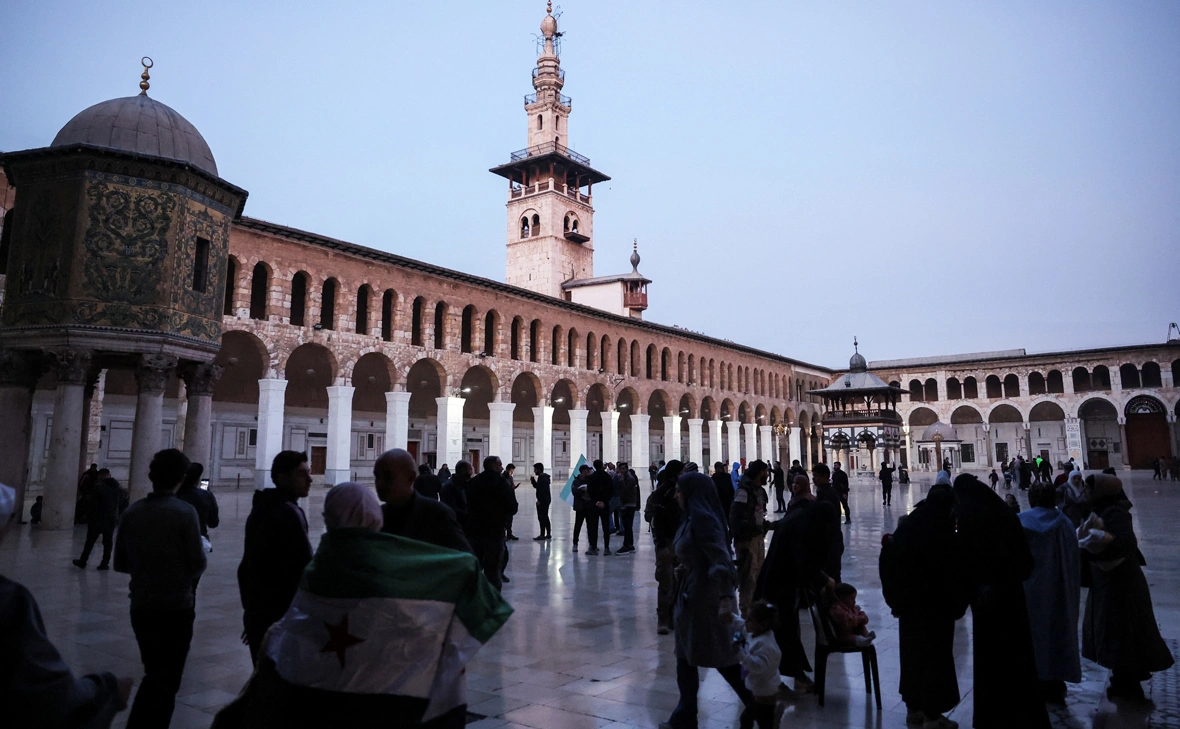 Mohamed Azakir / Reuters