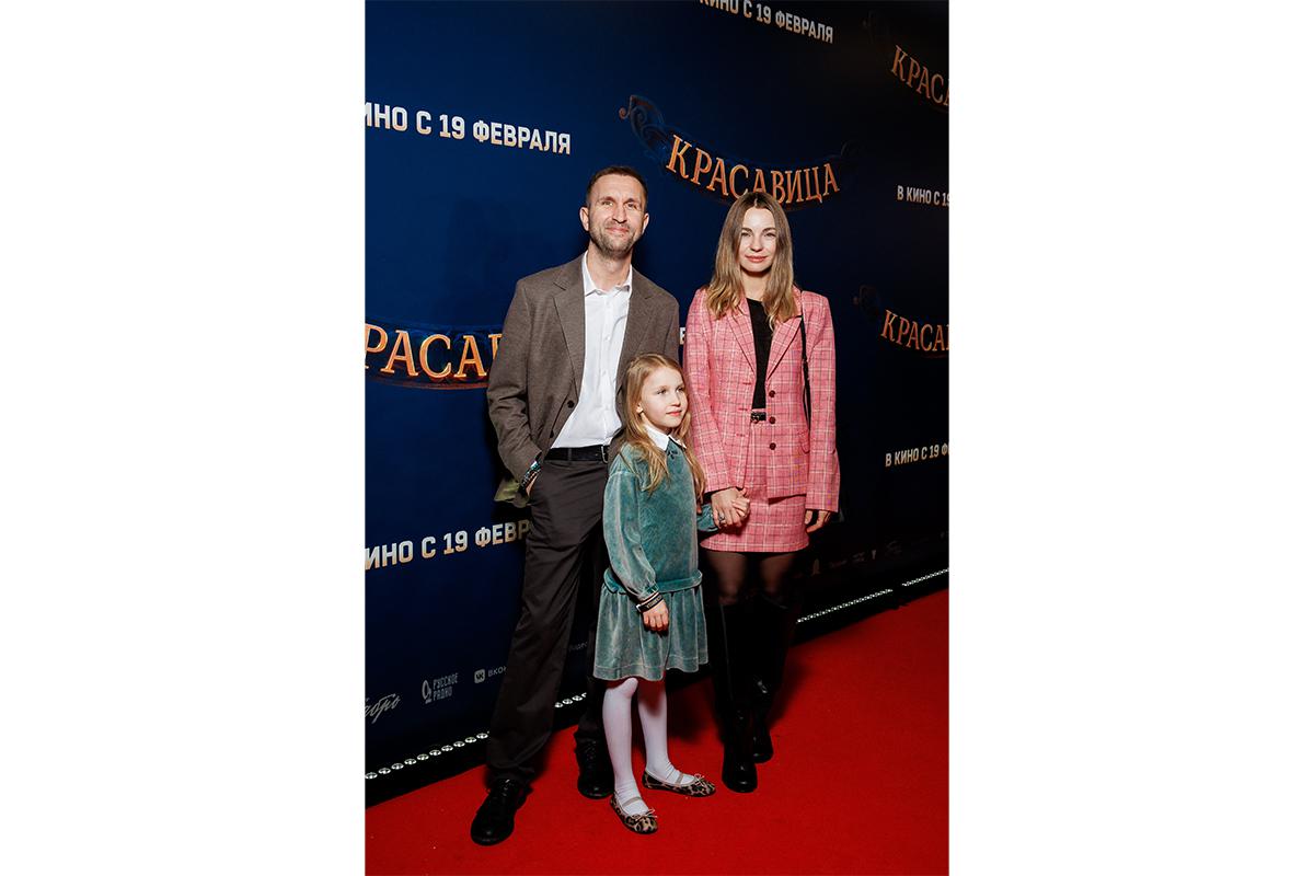 Иван Добронравов с семьей