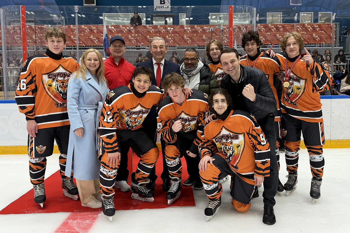 Кадр со съемок фильма «Хоккейные папы 2»