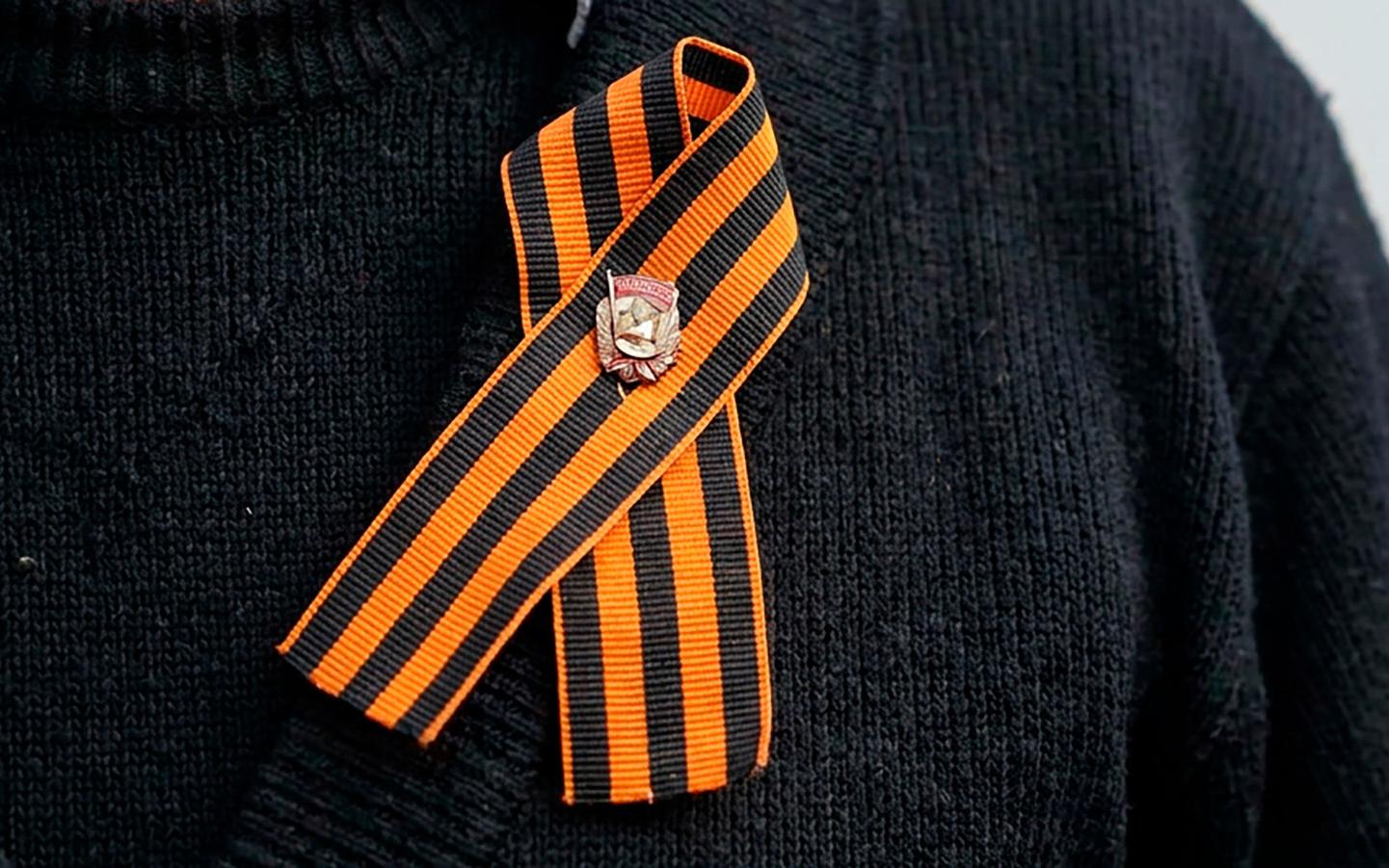 Понятные примеры и фото: как можно и нельзя носить георгиевскую ленточку