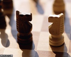 Болгарин одновременно сыграл в шахматы с 360 противниками 