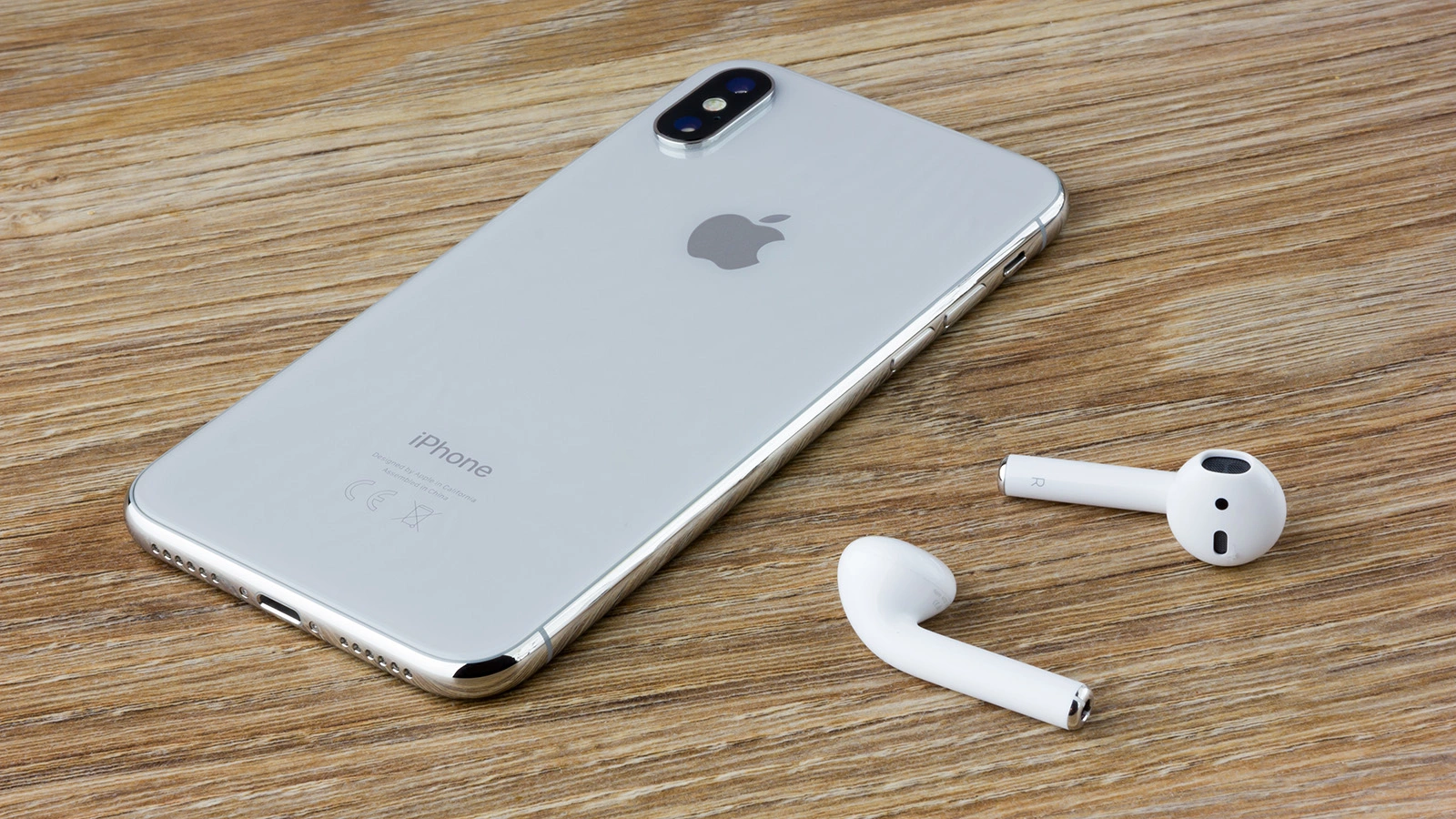 Смартфон Iphone X и наушники AirPods