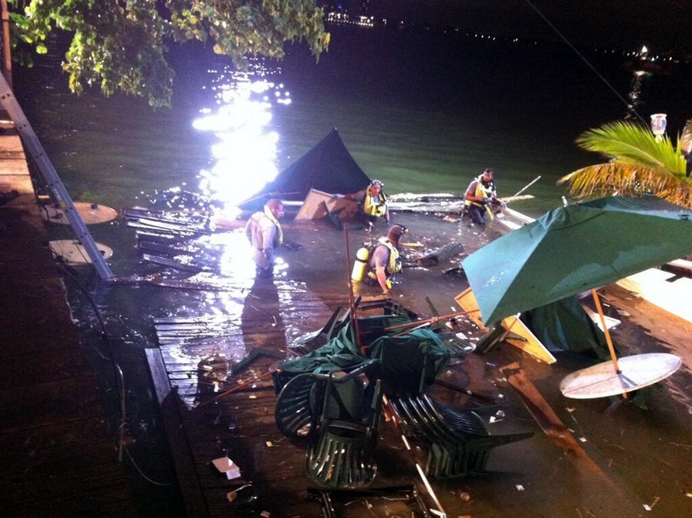 В Майами рухнул в воду спорт-бар