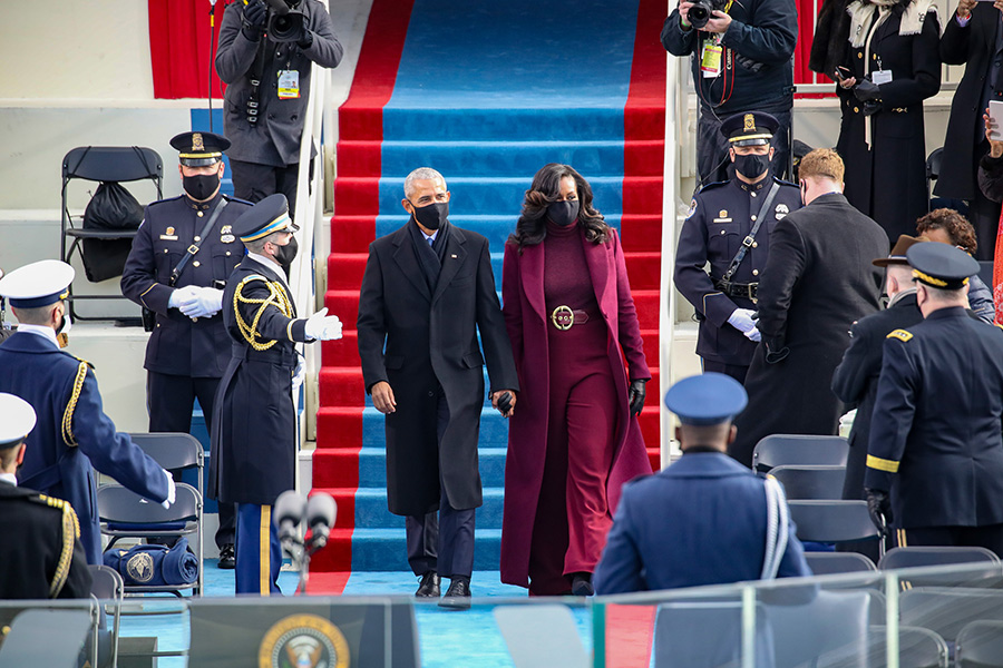 Экс-президент Барак Обама с женой Мишель