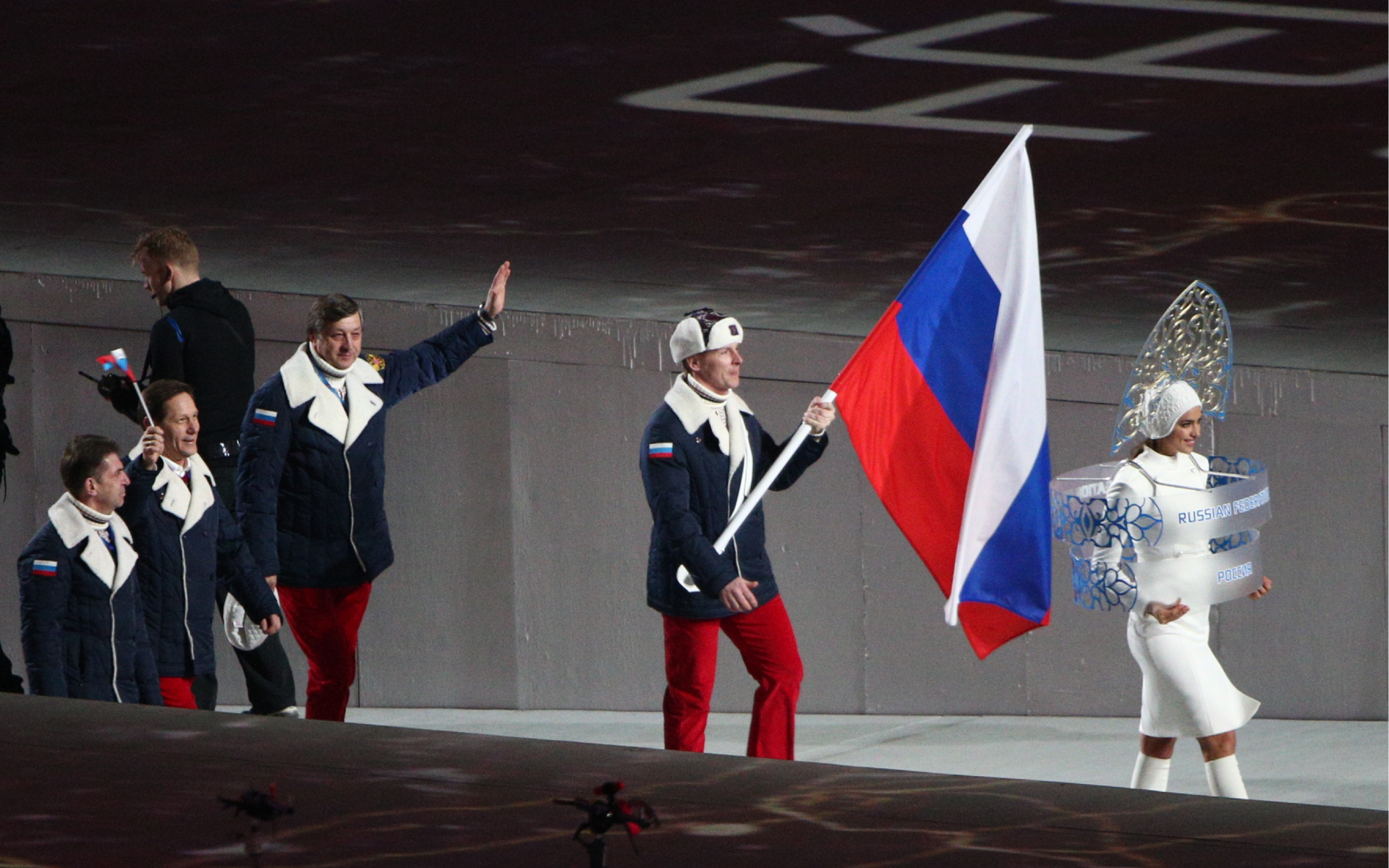 Обои: Флаг России на открытии Олимпиады в Сочи