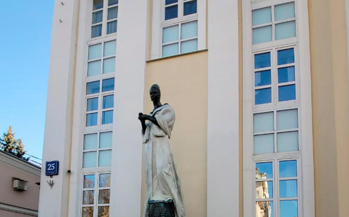 В центре Москвы открыли памятник Галине Вишневской
