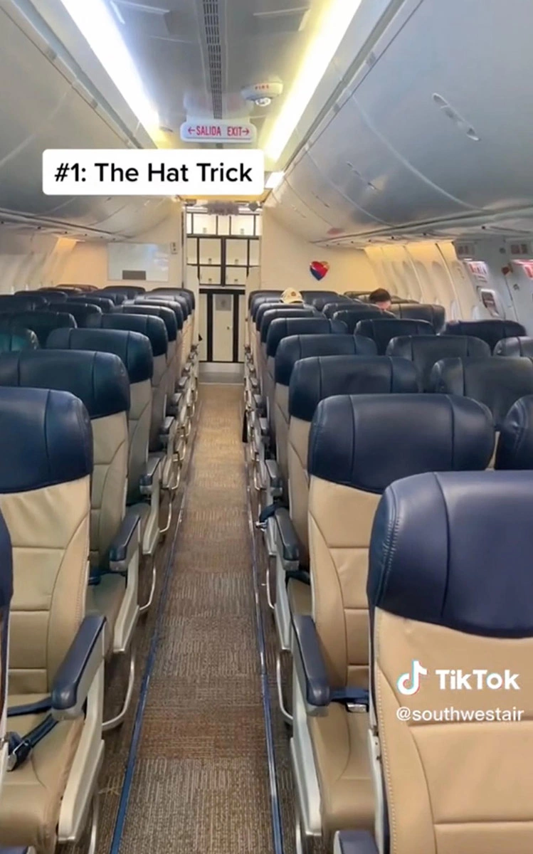 Авиакомпания Southwest Airlines сняла ролик с «вредными советами», как одному пассажиру занять целый ряд мест в салоне самолета