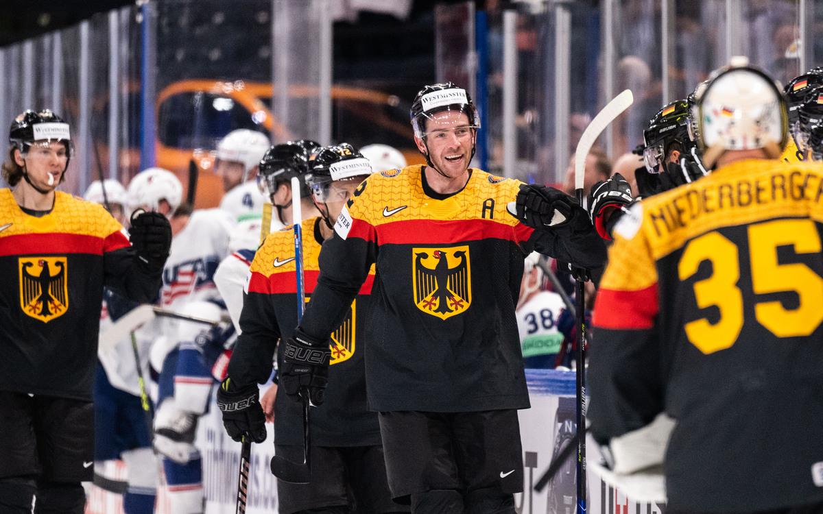 Сборная Германии впервые в истории вышла в финал ЧМ по хоккею