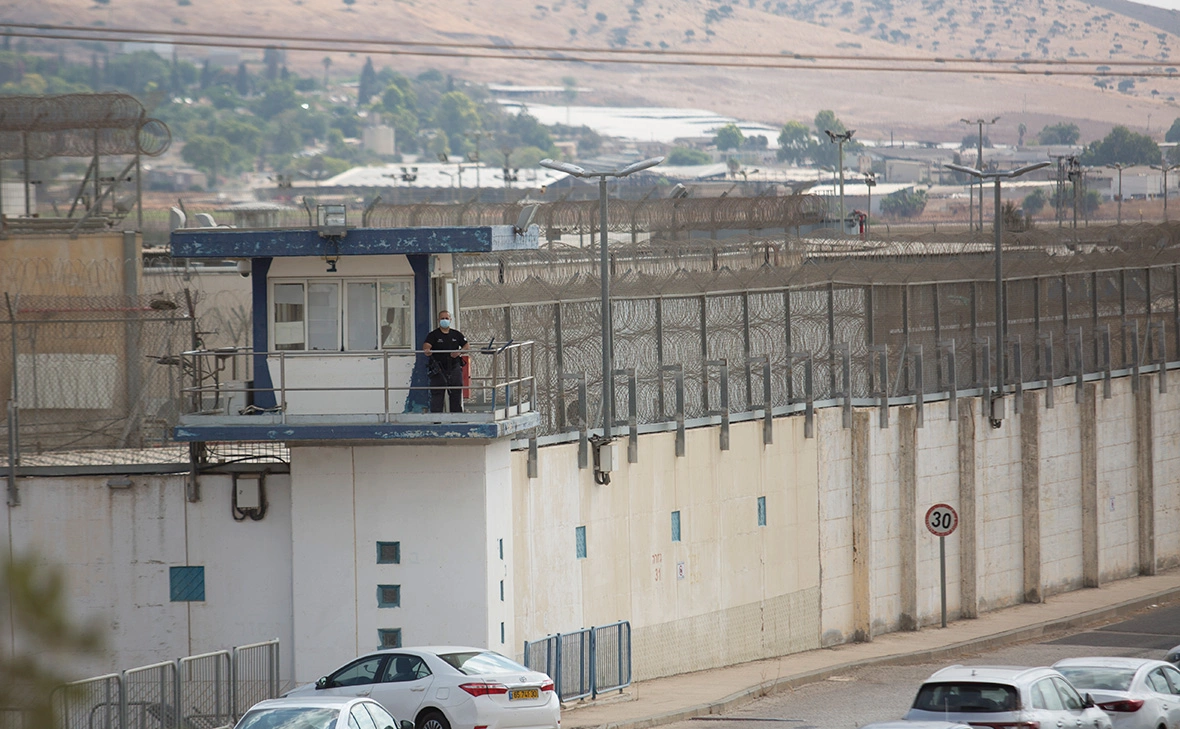 Amir Levy / Getty Images