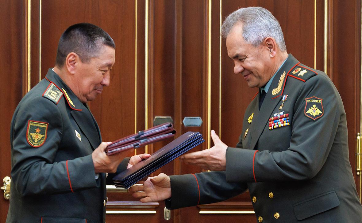 Министры обороны России и Киргизии подписали два соглашения в Астане