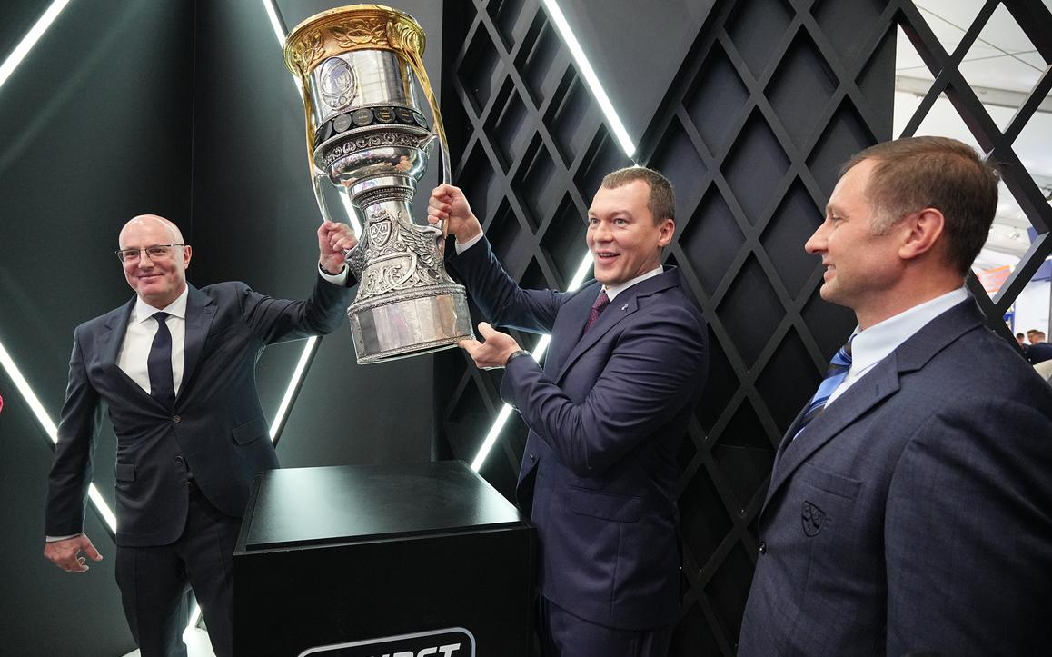 Саусақтарында татуировкасы бар порно жұлдыз