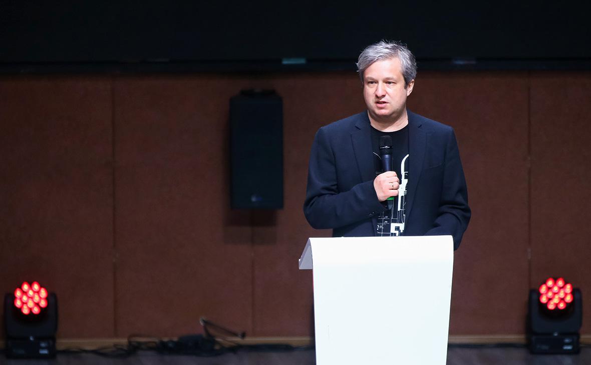 Moskovsko sodišče odredilo pripor za filmskega kritika Antona Dolina*