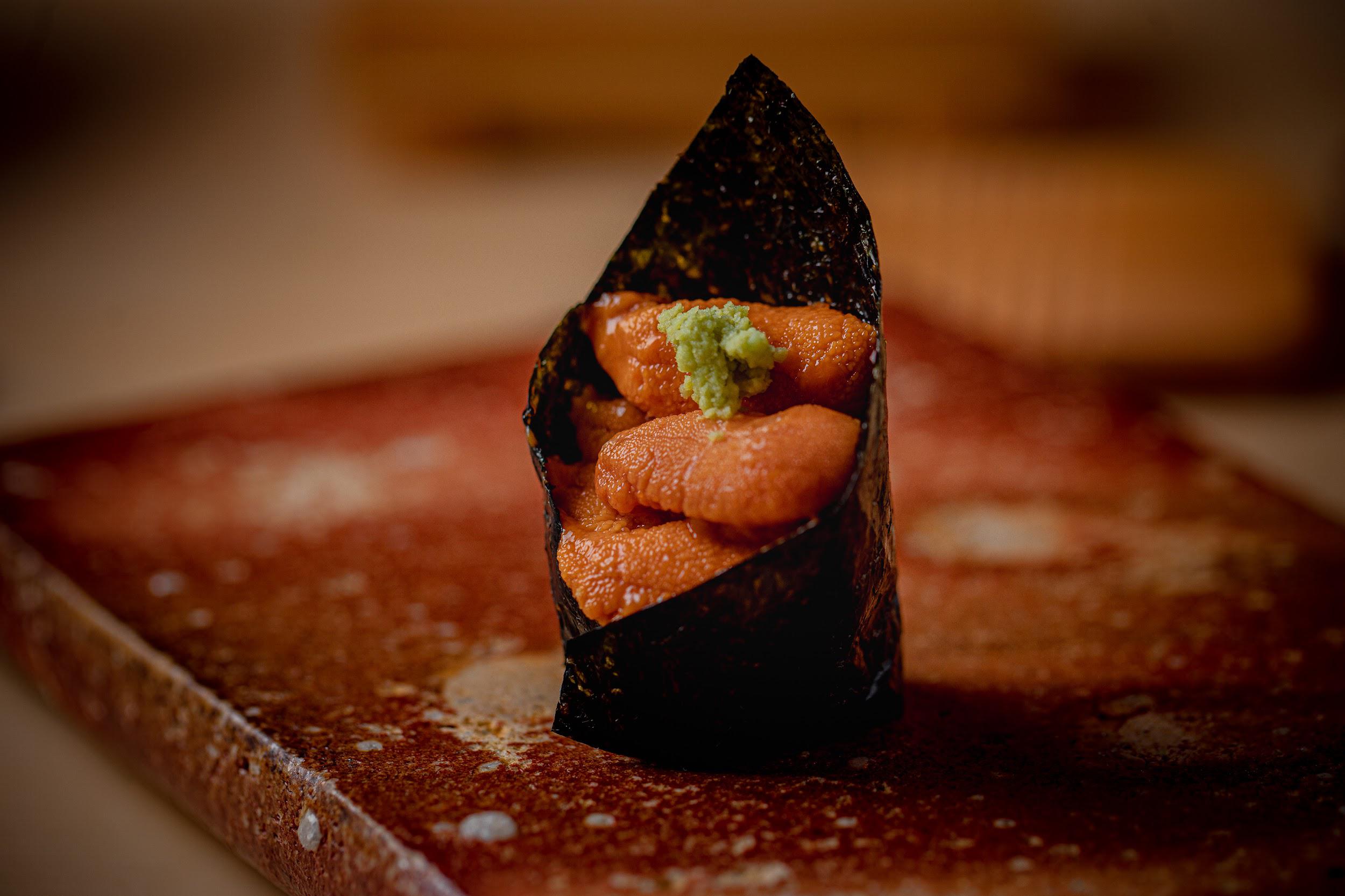 Уни Гункан в ресторане AYU