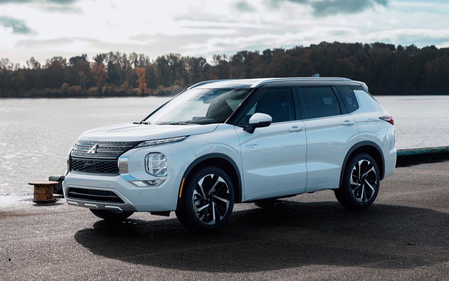 Mitsubishi запустил продажи нового кроссовера Outlander PHEV