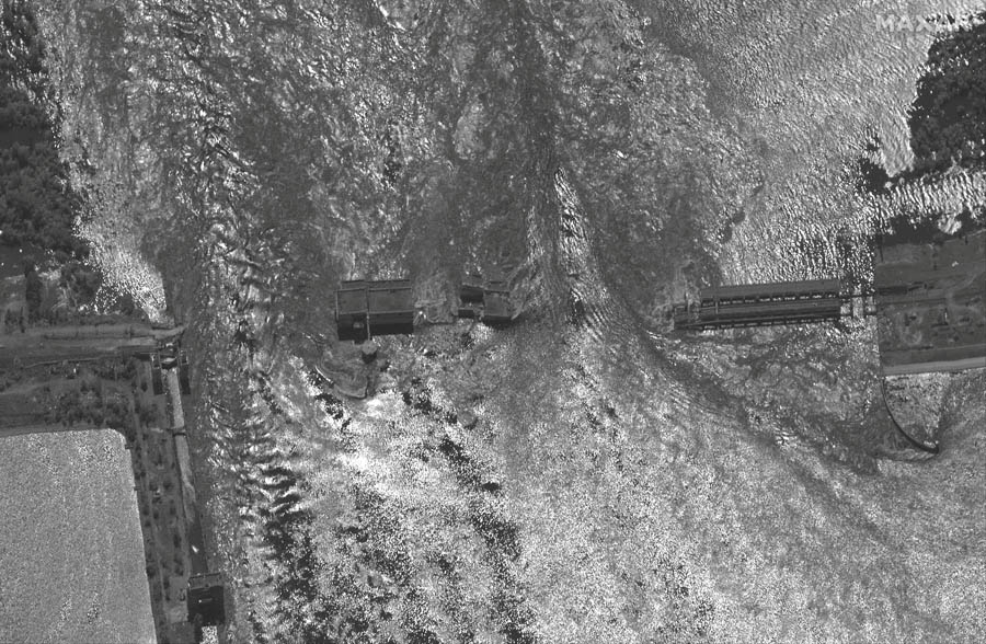 На спутниковом снимке&nbsp;показано затопление Новокаховской плотины и гидроэлектростанции в Новой Каховке