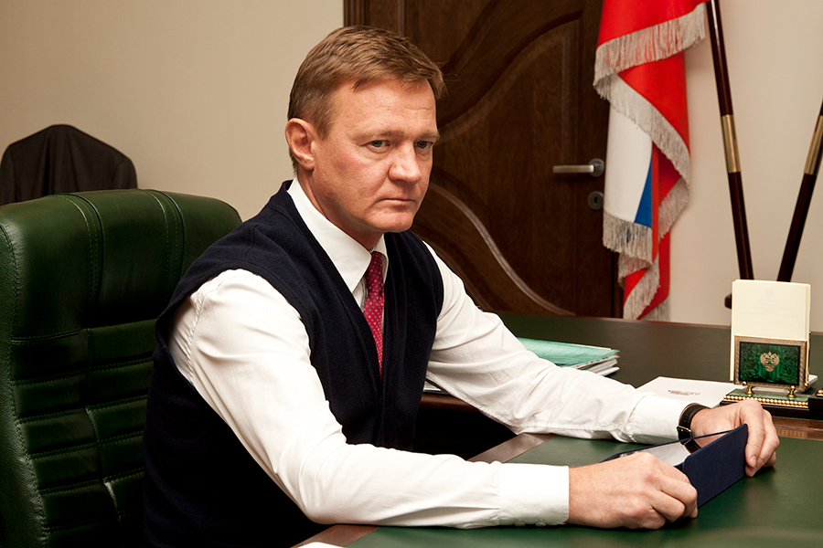 В 2012 году Старовойт стал кандидатом педагогических наук, защитив диссертацию в московском университете МВД России. Также он выпускник второго потока школы губернаторов.