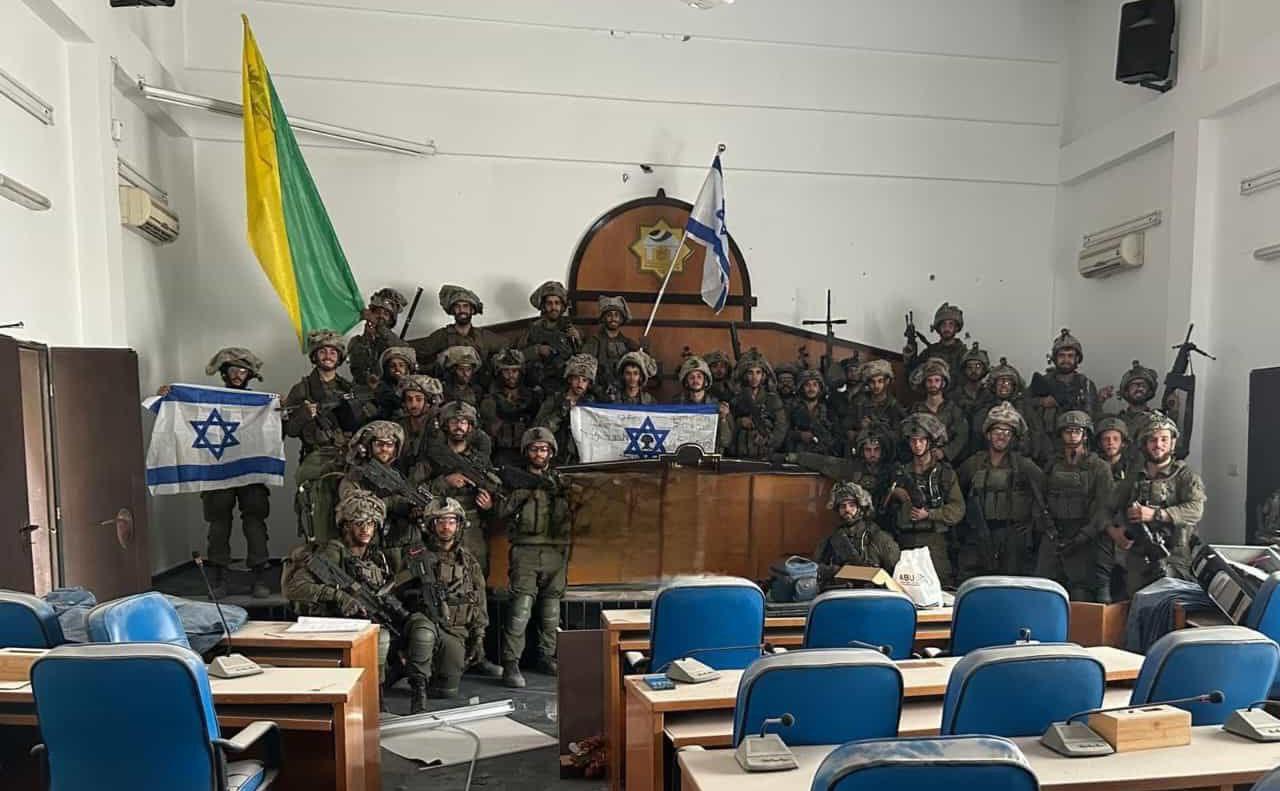 The Times of Israel показала фото израильских военных в парламенте Газы