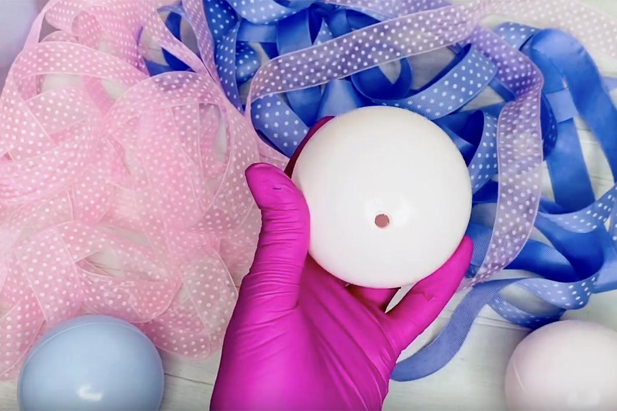 Как сделать новогоднюю гирлянду из шаров для сухого бассейна