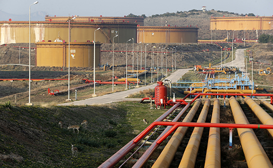 Нефтехранилище в турецком порту&nbsp;Джейхан
