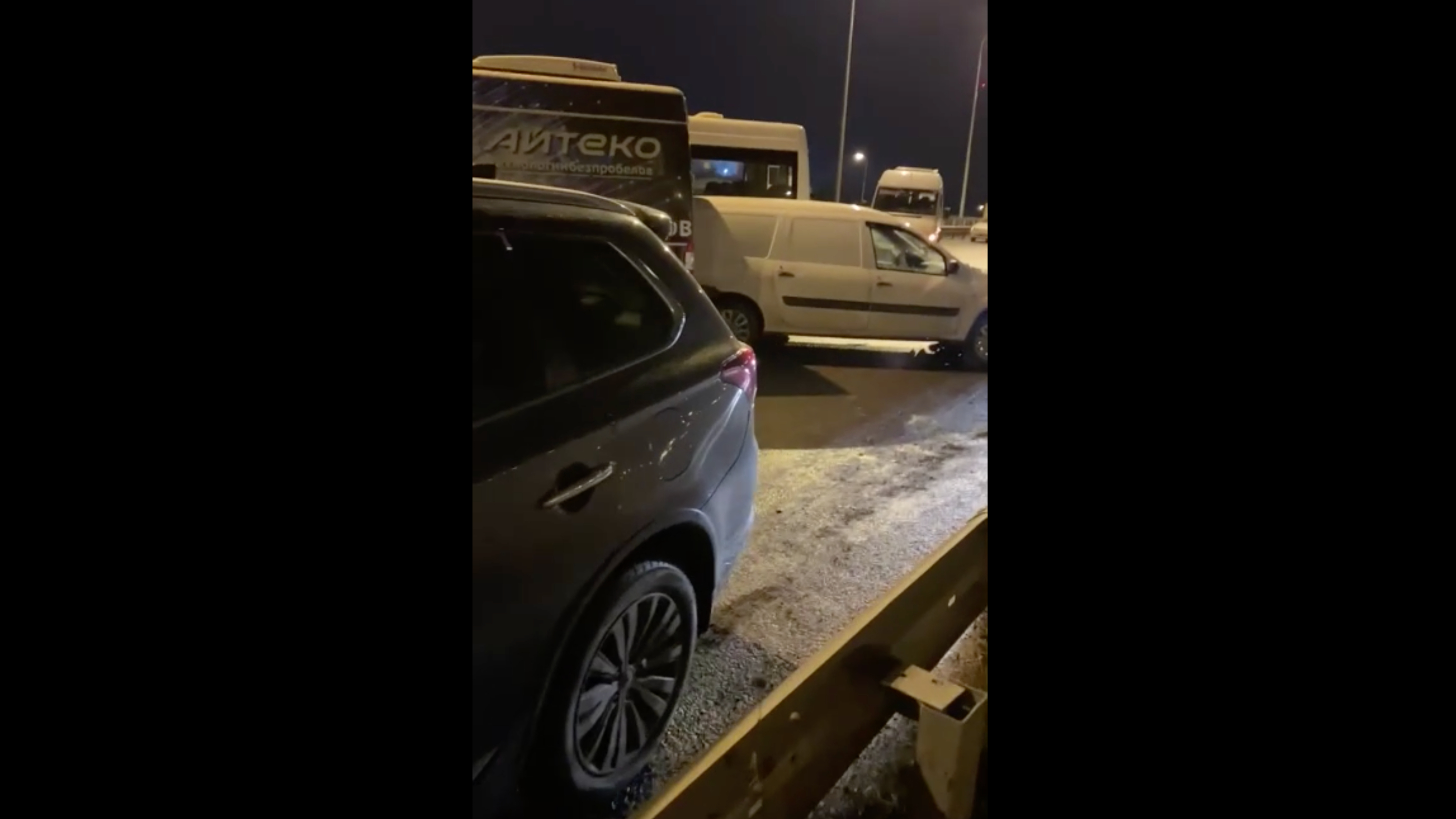 На Лыткаринском шоссе в Подмосковье столкнулись 13 автомобилей