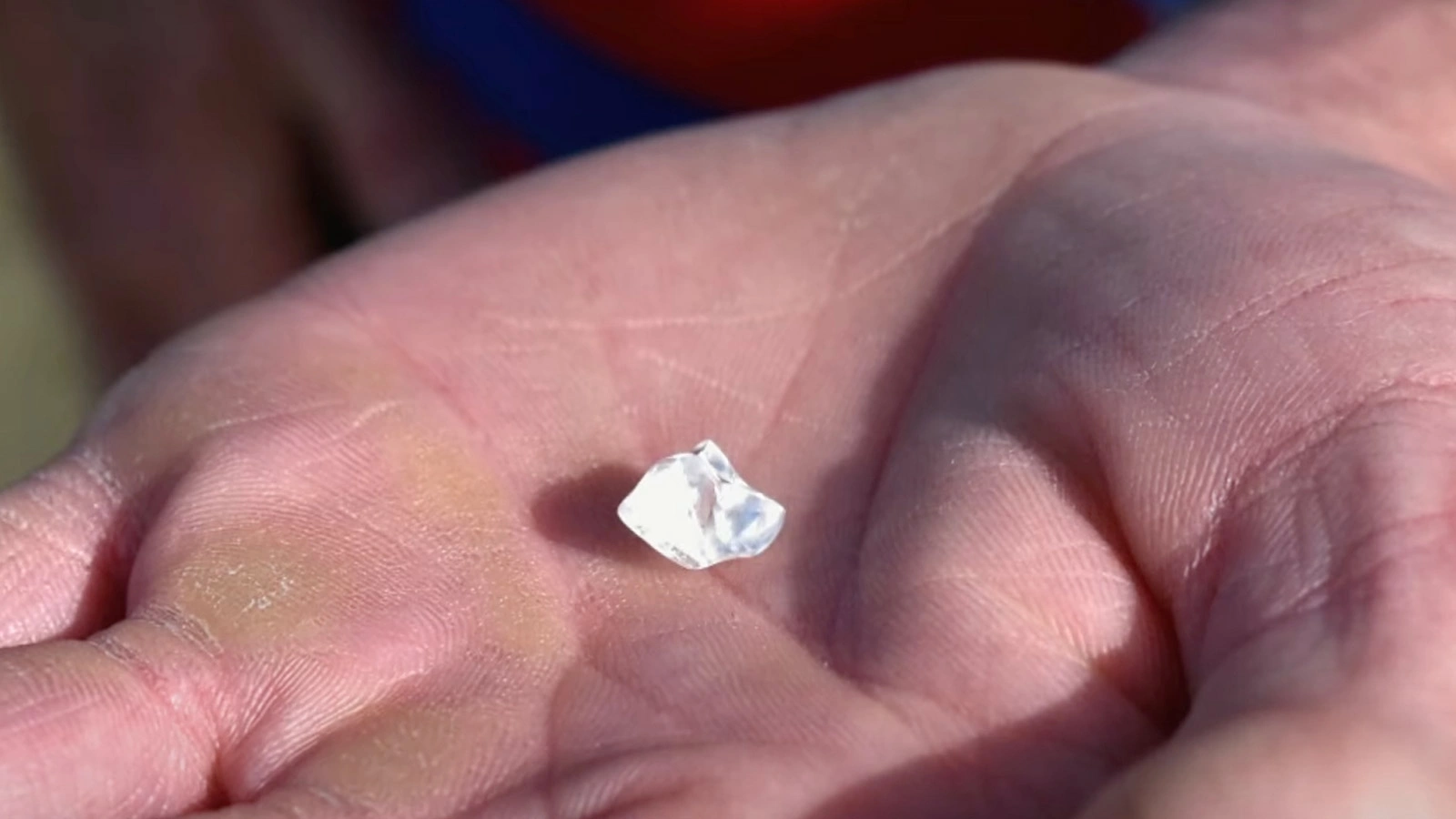 <p>Алмаз, найденный&nbsp;в национальном парке &laquo;Кратер алмазов&raquo;</p>