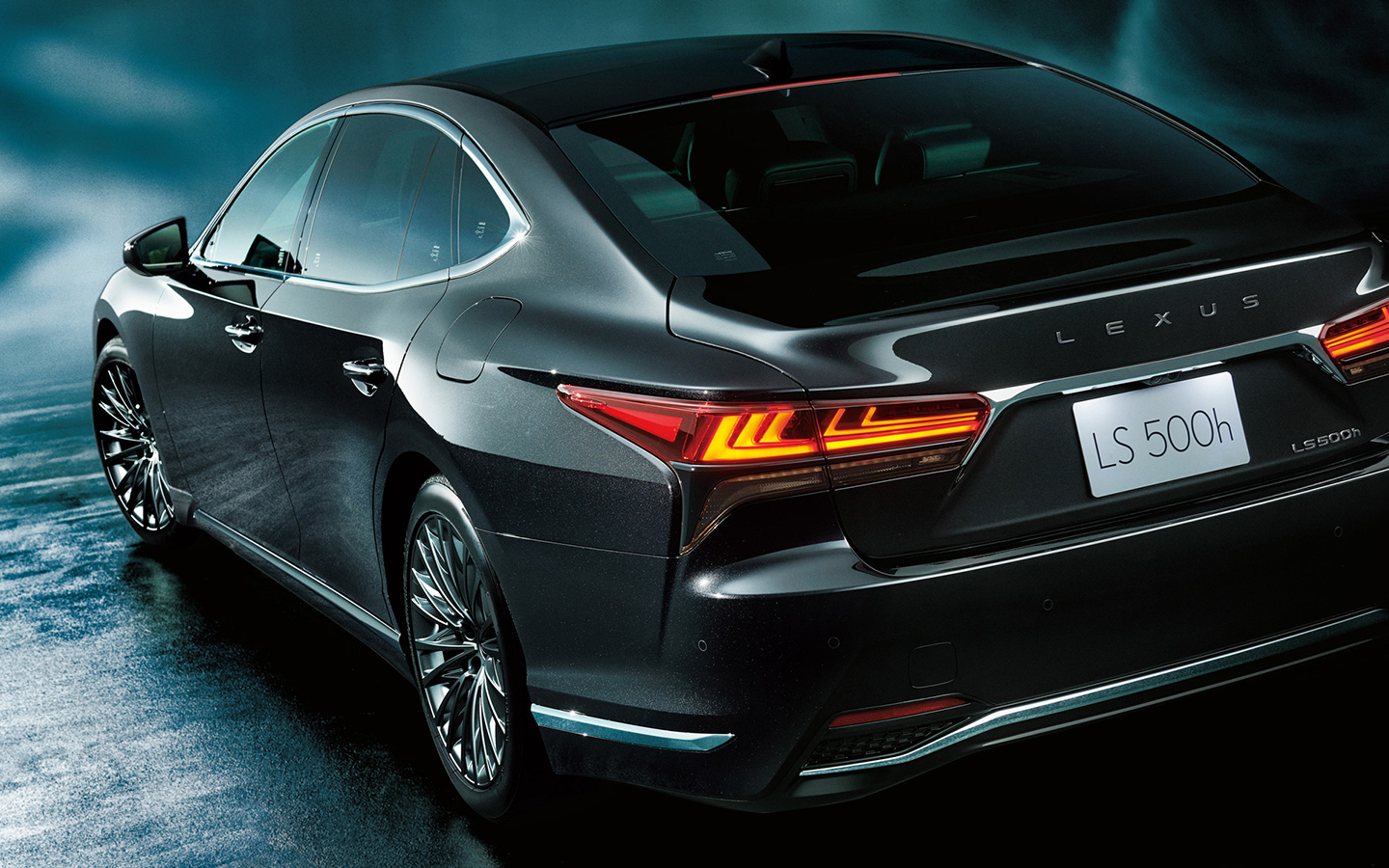 Фото:  Lexus