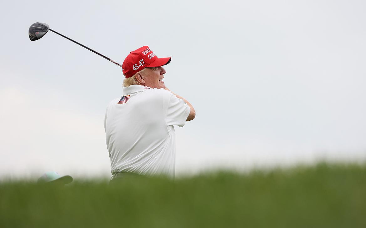 На фоне переговоров Украины и США о мире Трамп отправился играть в гольф