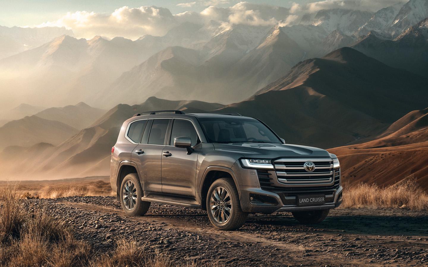 Стартовали продажи гибридного Toyota Land Cruiser 300. Он стоит ₽19 млн