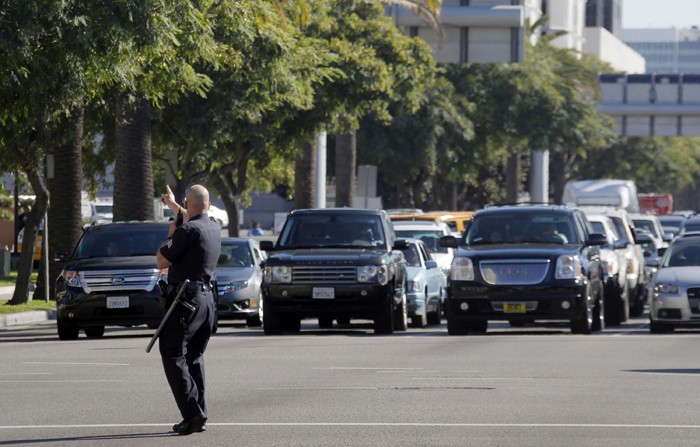 Аэропорт Лос-Анджелеса эвакуировали из-за стрельбы. Фото с места ЧП