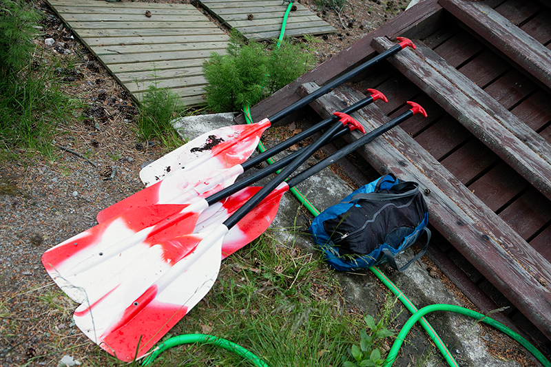 Байдарочные весла, найденные в&nbsp;ходе поисково-спасательной операции в&nbsp;районе Сямозера в&nbsp;Карелии