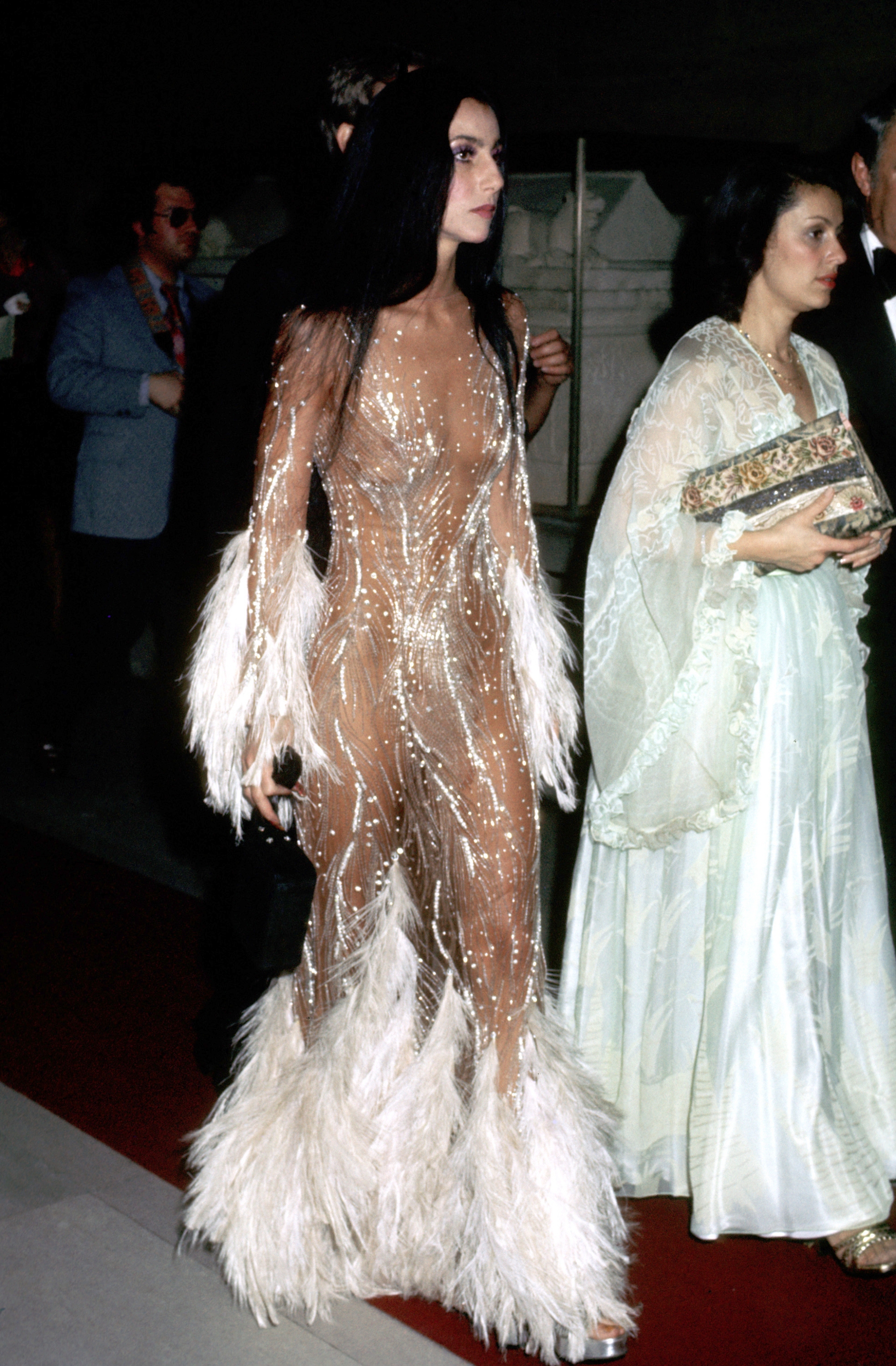 Шер в платье Bob Mackie на Met Gala, 1974