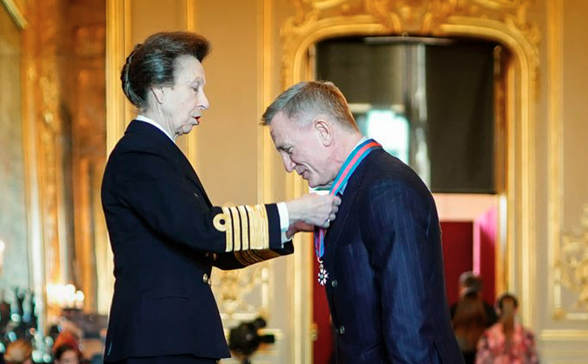 Ілмектегі порно пирсинг Жас бразилиялық әйелмен анальды секс