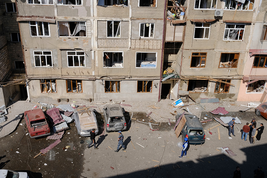 При обстрелах&nbsp;в Степанакерте пострадали военный госпиталь, жилые дома и здание МЧС. Сообщается о погибших и раненых мирных жителях