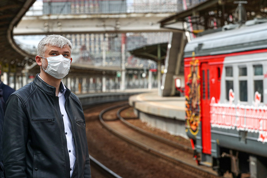 Евгений Дитрих на платформе Белорусского вокзала, 2020 год