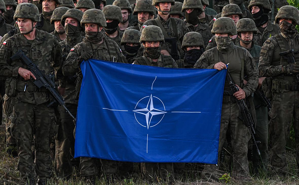 Глава МИД Латвии посоветовал странам НАТО вернуть призыв в армию