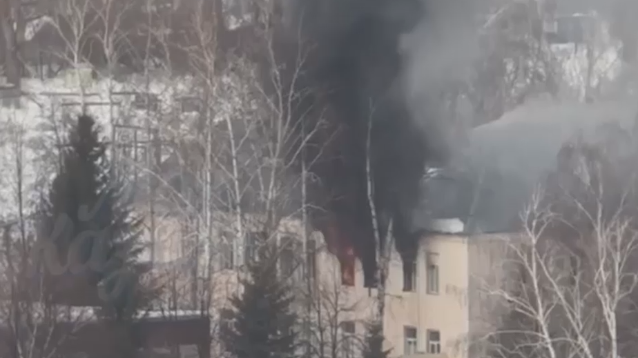 На территории танкового училища в Казани произошел пожар