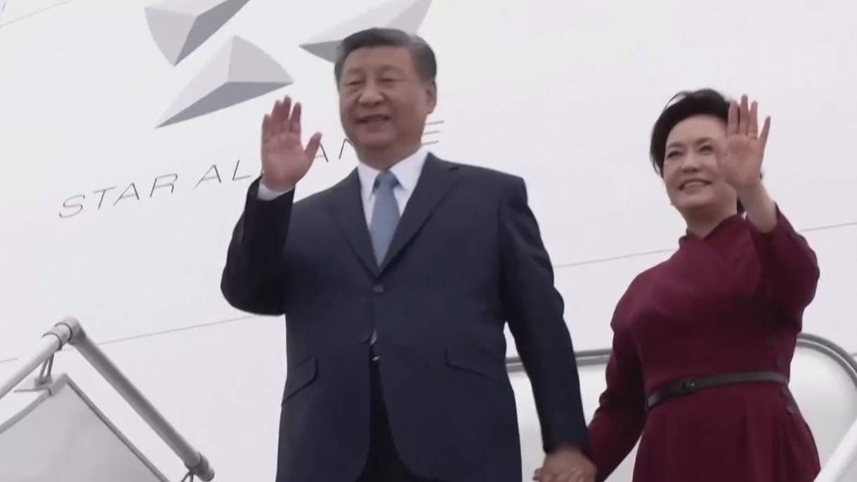Си Цзиньпин прибыл в Париж с официальным визитом