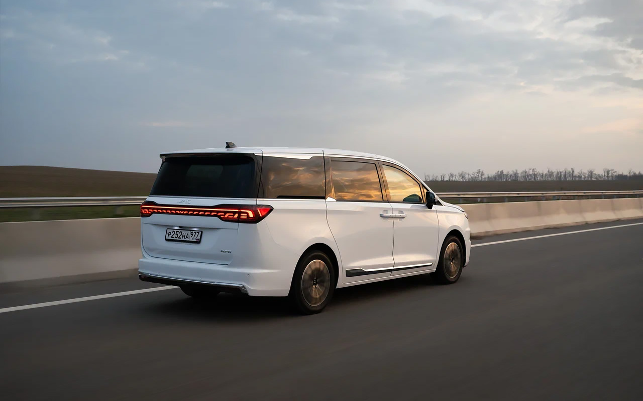 Трасса &mdash; главная стихия JAC RF8. Автомобиль ведет себя предсказуемо и приятно справляется с неровностями