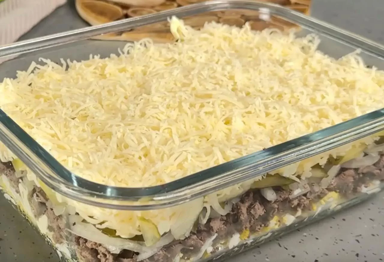 Последним слоем натрите сыр