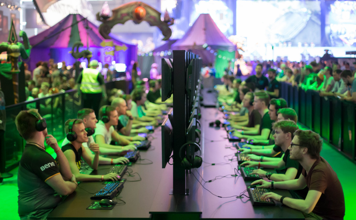 Соревнования по World Of Warcraft на стенде Activision Blizzard на Международной выставке компьютерных игр Gamescom 2017 в Кельне, Германия