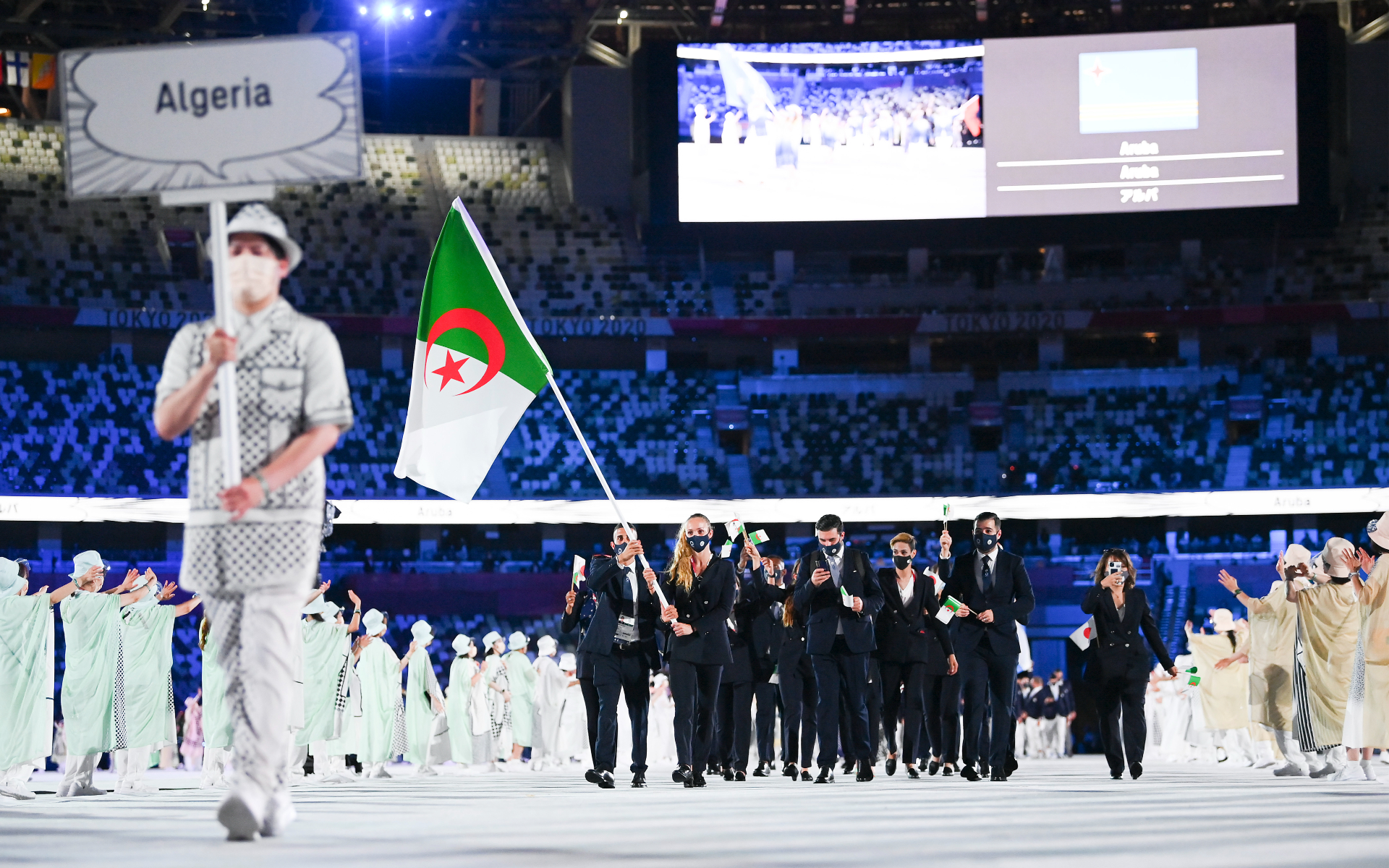 Фото: Алжирские спортсмены на церемонии открытия Олимпиады в Токио (Getty Images)