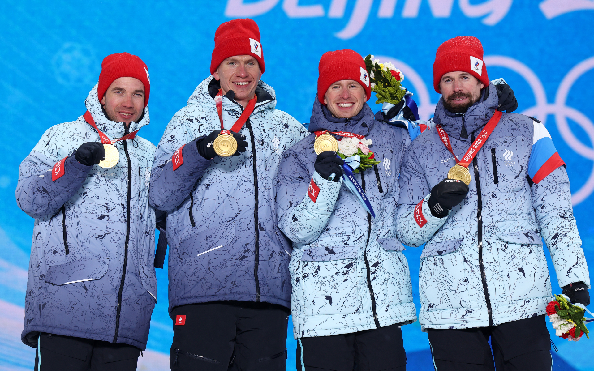 Мужская сборная России по лыжным гонкам во главе с Александром Большуновым