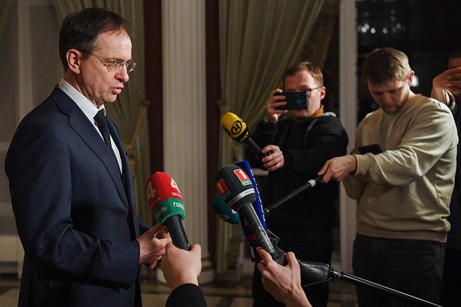 Владимир Мединский во время пресс-подхода по окончании первого раунда российско-украинских переговоров, Гомельская область, Белоруссия 28 февраля 2022 года