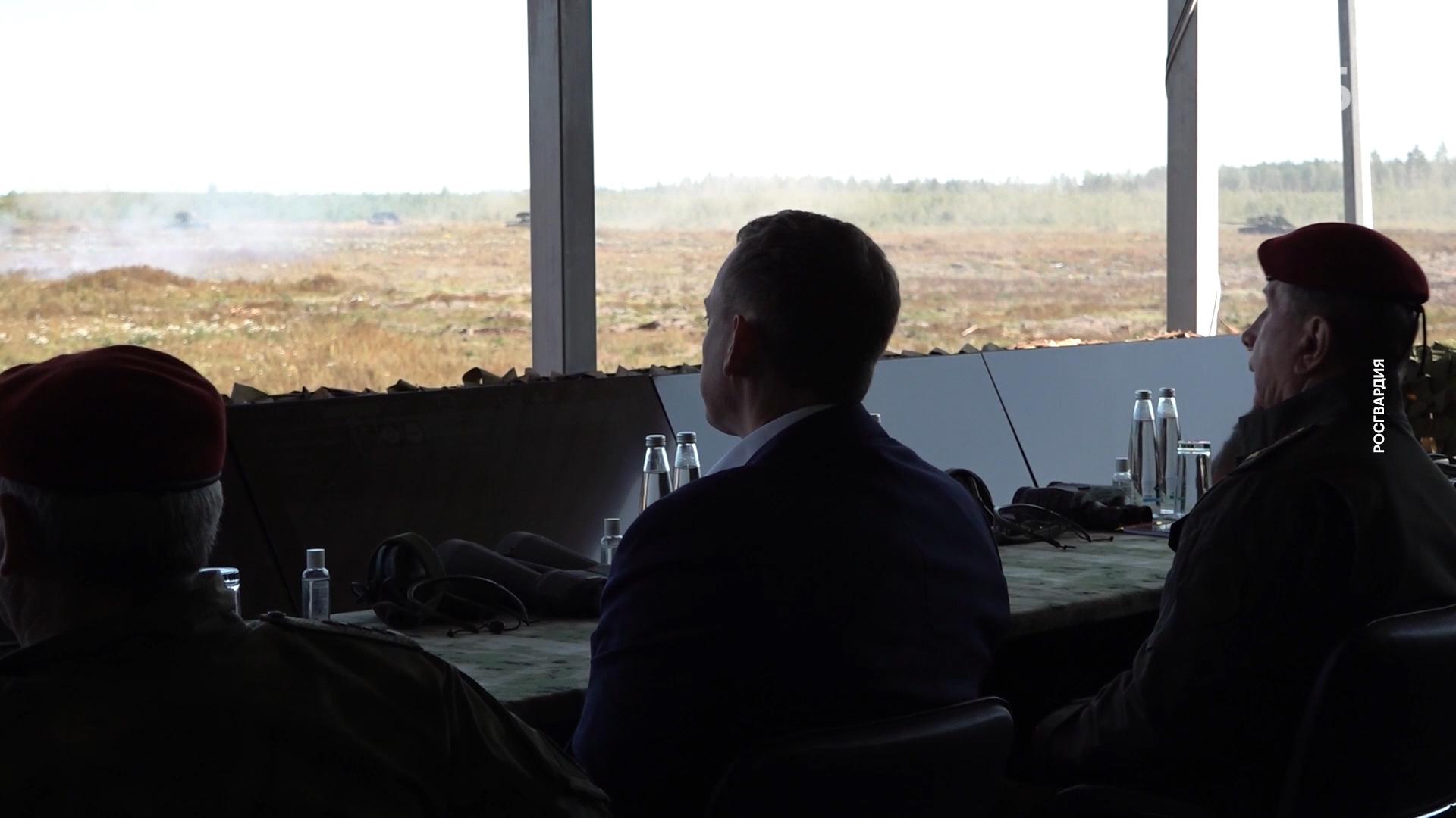 Золотов заявил о воссоздании в Росгвардии танков и артиллерии