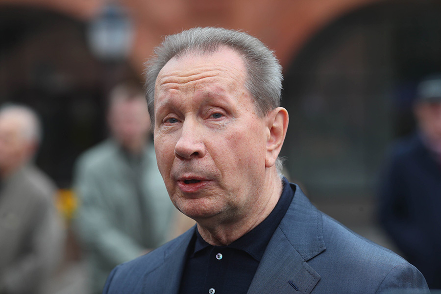 Виктор Золотов, главнокомандующий войсками Росгвардии, присутствовал на гражданской панихиде. Он вспомнил, как посещал дом режиссера: &laquo;Наше общение было пересыпано, знаете, такими улыбками, смехом, юмором, которые переходили иногда в поэтические просто вечера&raquo;.