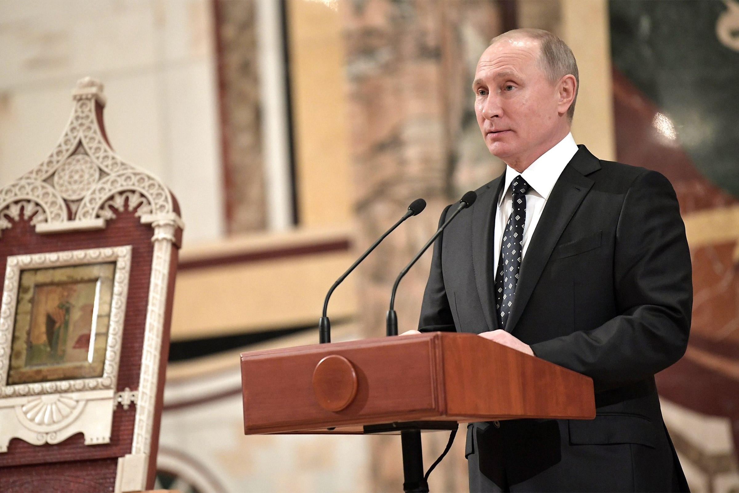 В 2017 году собор впервые посетил президент России Владимир Путин, подаривший патриарху Кириллу копию со знаменитой иконы Николая Чудотворца, которая размещена над воротами Никольской башни Кремля.