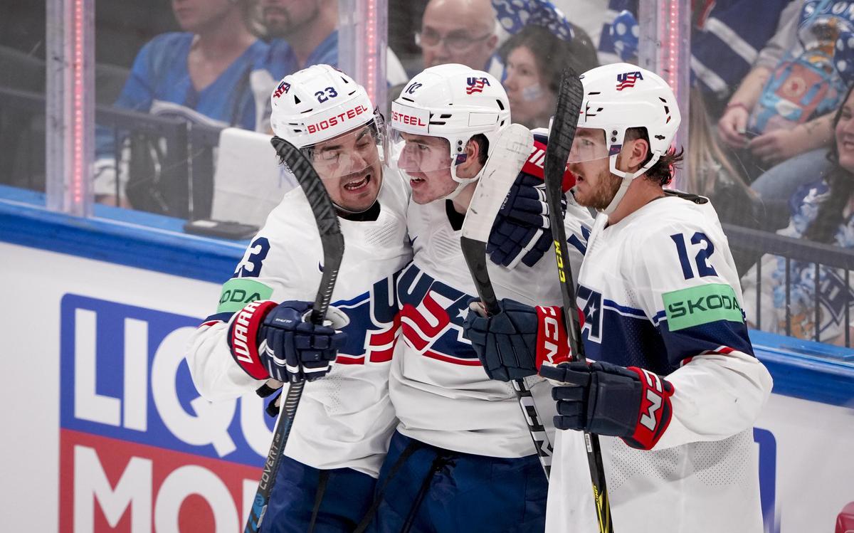 Сборная США победила Финляндию в стартовом матче ЧМ по хоккею