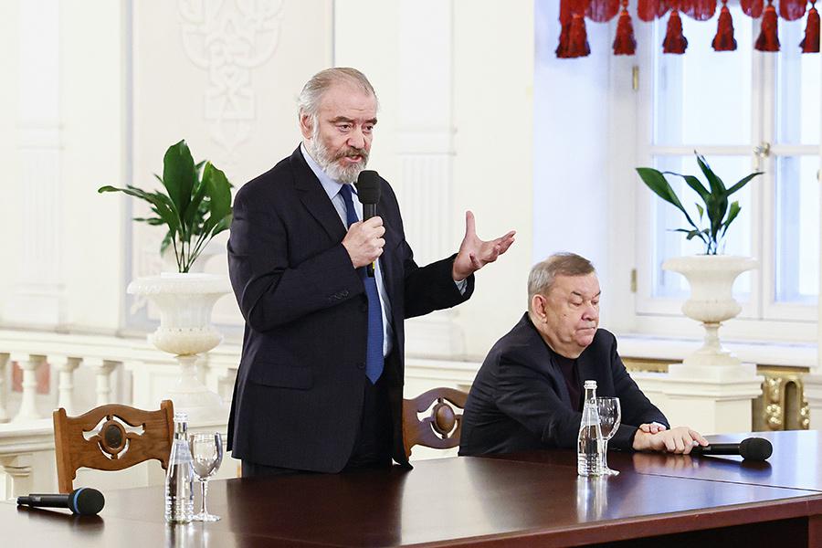 Валерий Гергиев и Владимир Урин во время представления нового генерального директора коллективу Большого театра, декабрь 2023 года